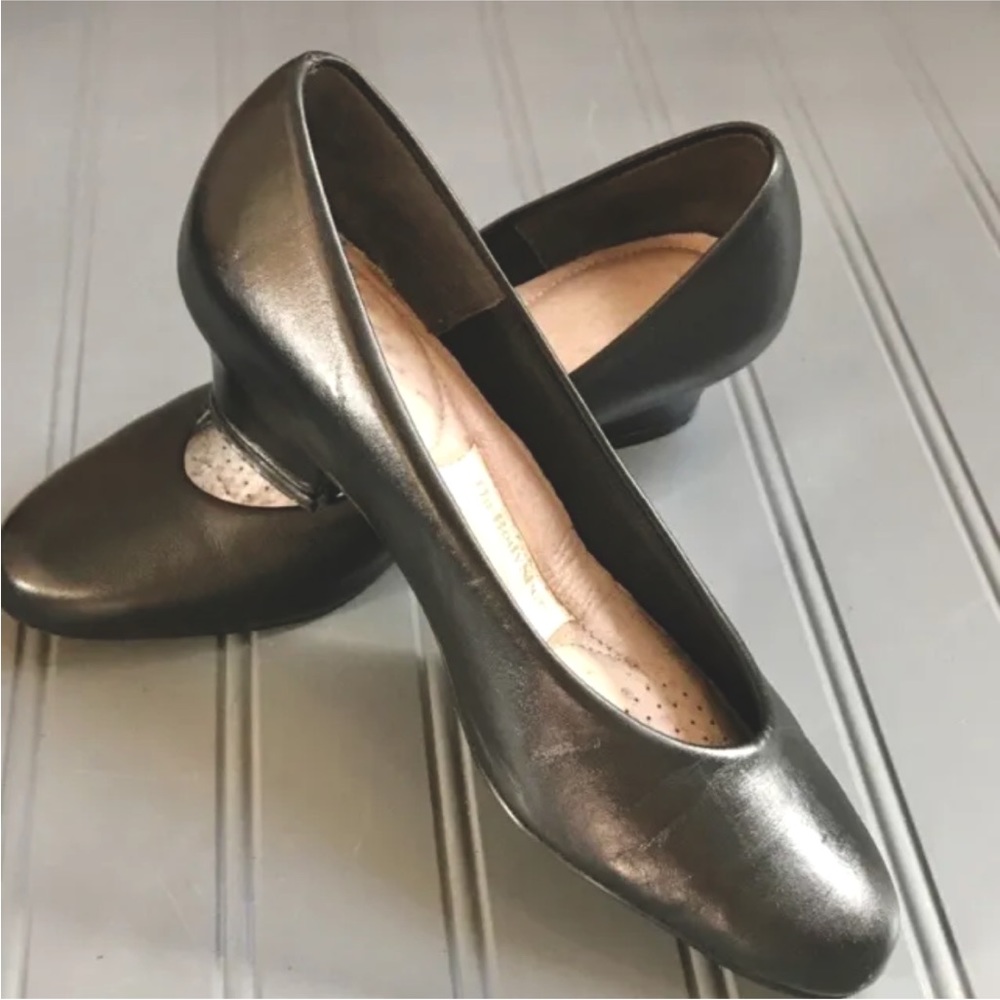 Women's Body Shoe by Hushpuppies Size 4